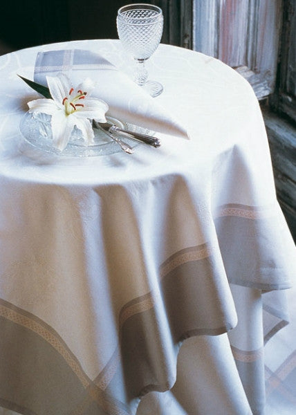 Le Jacquard Francais Palazzo/Champagne Tablecloth